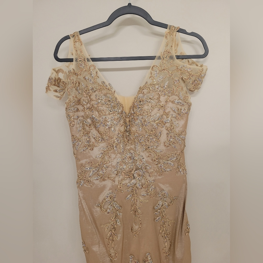 Dress - Picture 3 of 4